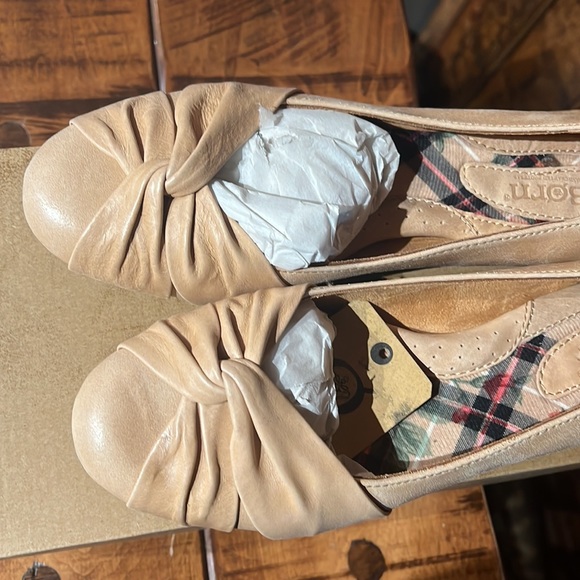 Born flats - Picture 2 of 4